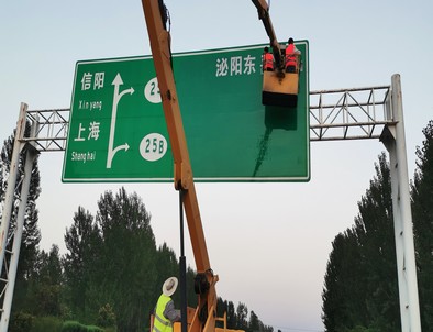 石河子石河子河南交通标牌