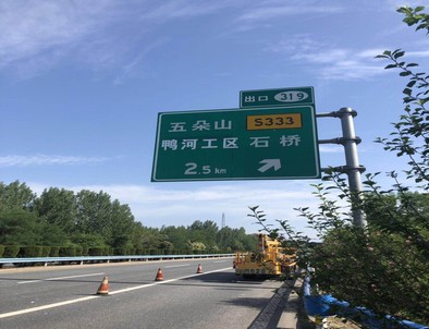 石河子石河子二广高速南阳段标志标牌改造